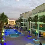 Royal Palmore Suites